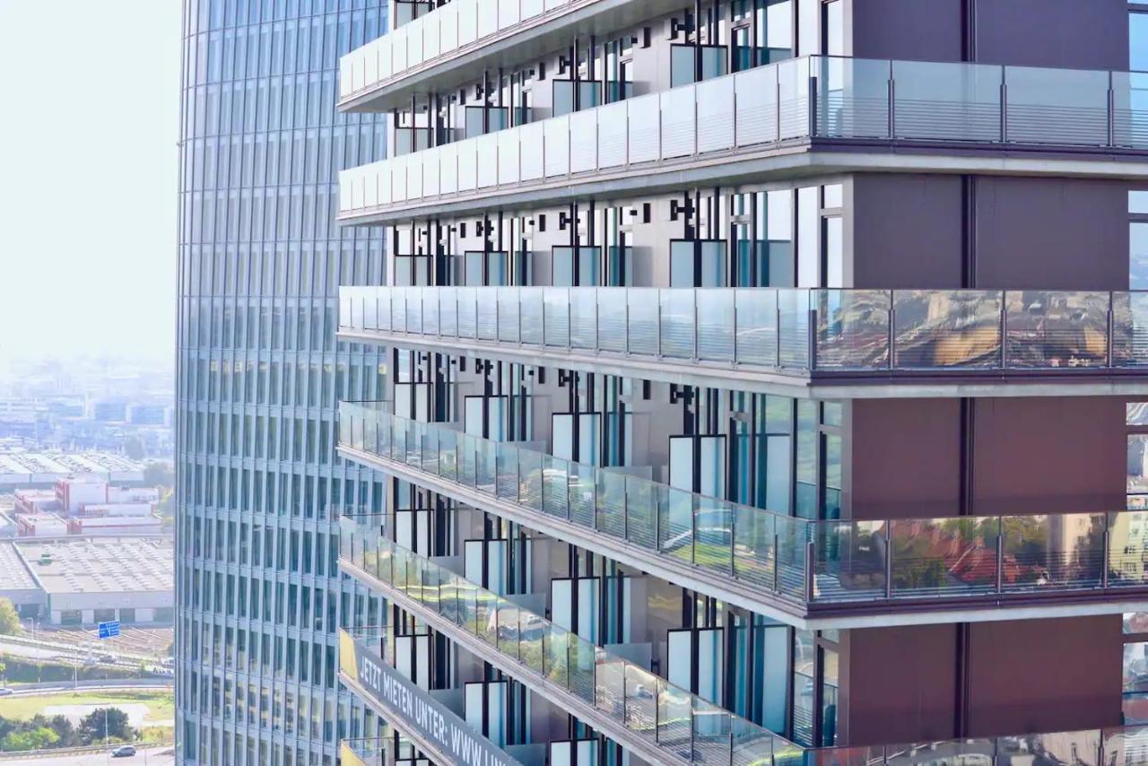 Skyscraper-Feeling With Parking Nearby Apartment Wina Bagian luar foto